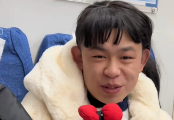 晓凡凡贵州小伙一人演一村如今演一火车的人做演员导演都行