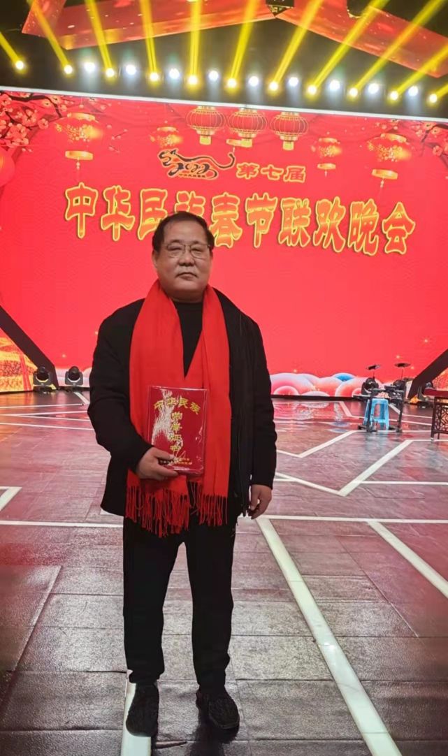 著名画家张朴野受邀出席第七届中华民族春节联欢晚会