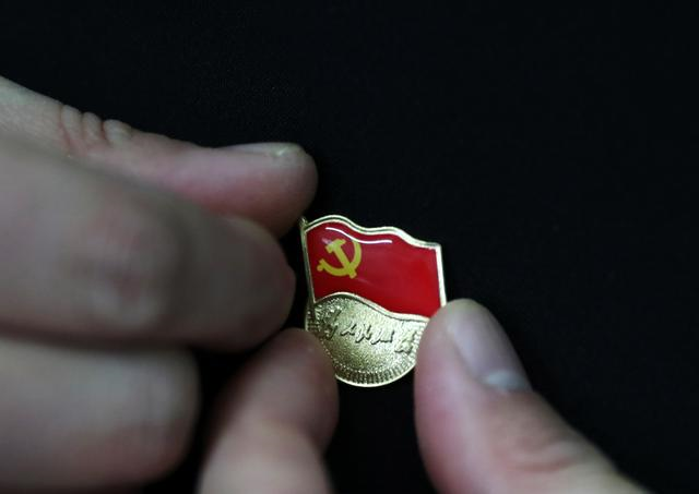 淮风|马喆仁:亮党员徽章 种信仰