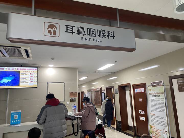 小袁"普通痘痘长在哪里都是小问题,可关键就在于这颗痘痘长的位置不好