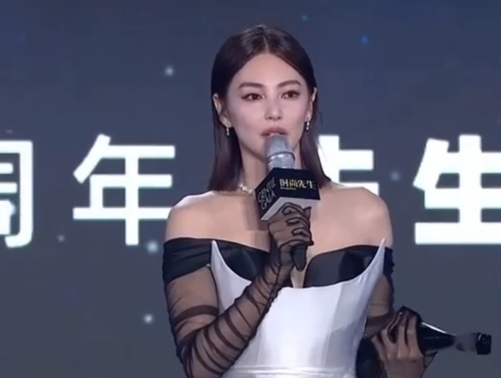 张雨绮荣获年度美丽女人获奖感言败好感一张脸就是最好的说明