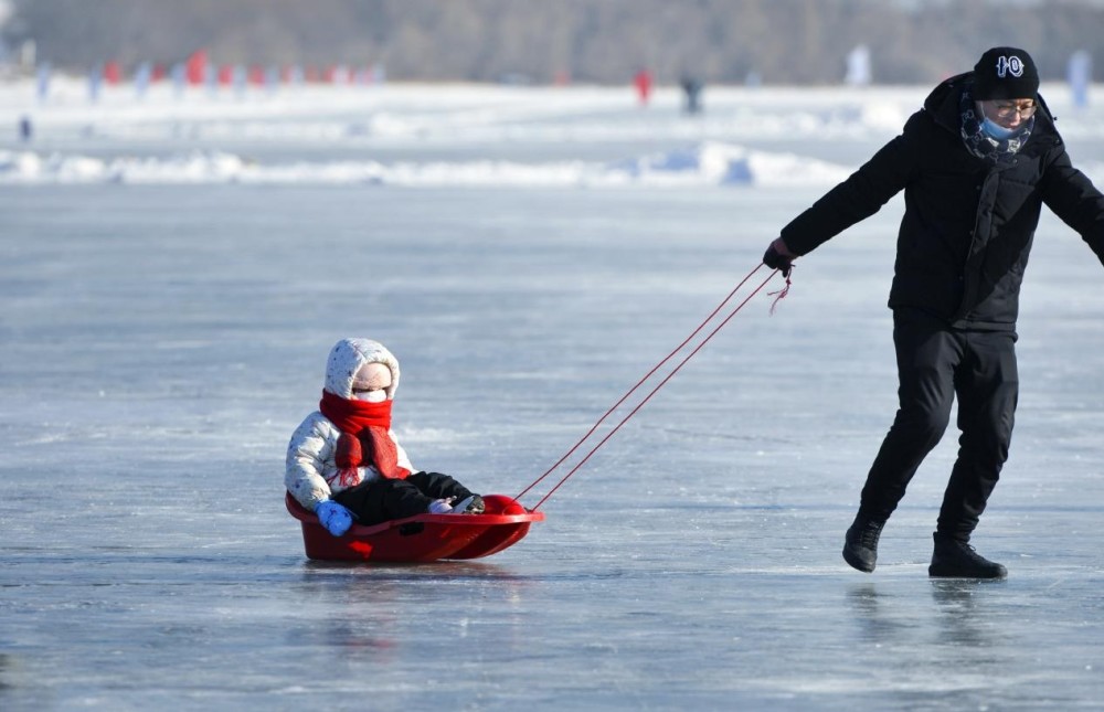 上冰雪迎冬奥玩冰乐雪正当时