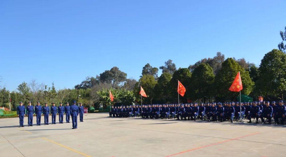 真有排面云南省消防救援总队新训支队新年首场队列会操