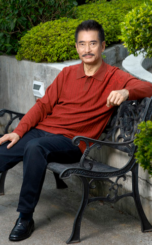 佩服老戏骨演员高雄75岁仍然在横店拍戏演戏50年从无绯闻