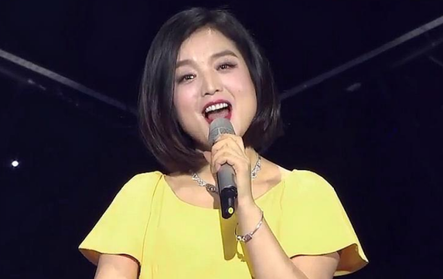 久别的人白雪与富商离婚爱上小8岁男友18岁儿子颜值高