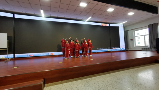 直通校园扣好人生第一粒扣子东岗小学举办道德讲堂活动