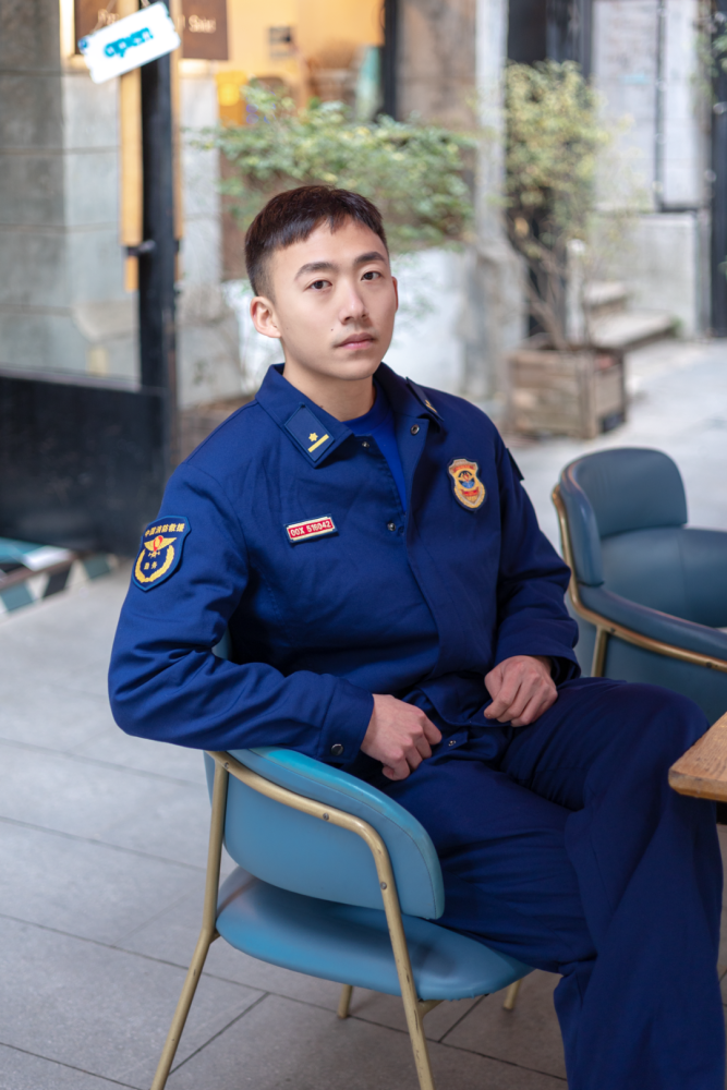 服  篇在统一的制服,战斗服外消防员们的私服也是审美在线,个性十足