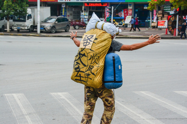 越来越多的人穷游他们真的喜欢穷游背后的心酸只有自己才懂