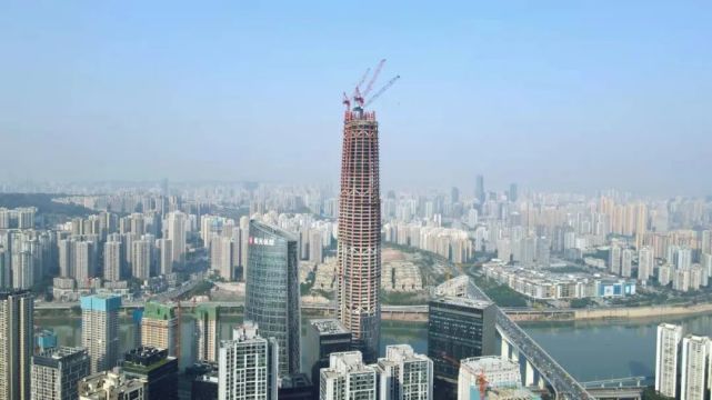 重庆在建第一高楼突破400米