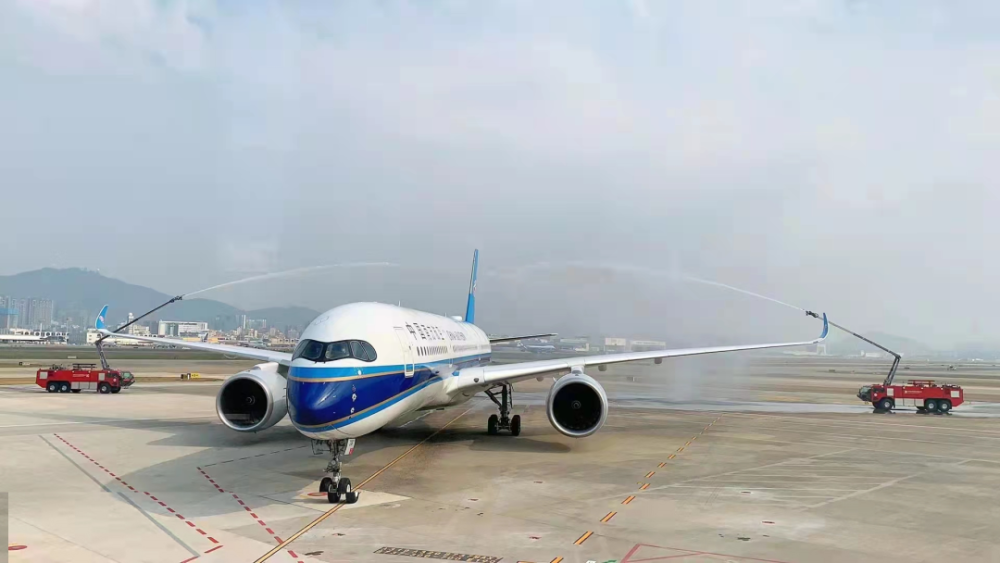 全新大型宽体机a350落户深圳公交司机抛下一车人走了结果市民狂赞深圳