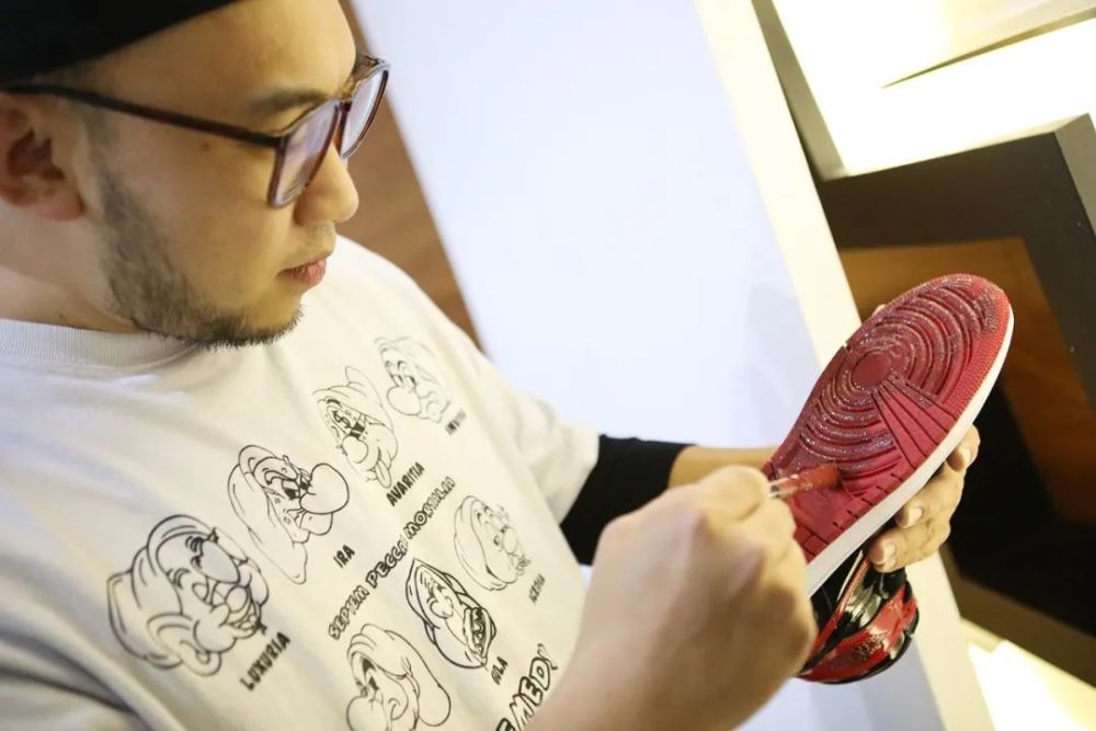 我们梦寐以求的aj1是杰凸凸的画笔这幅作品是他对热爱的解答xh55创作