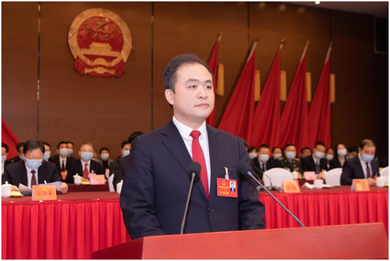 蒋冰在报告中指出,五年来,我们全力谋发展,综合实力显著增强.