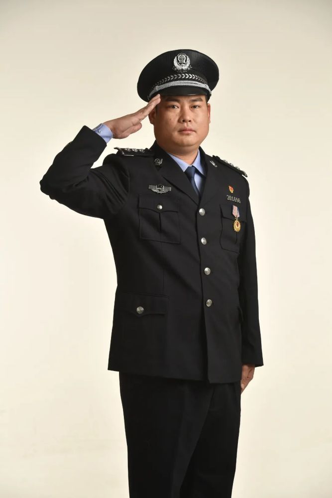 谢谢你没有放弃我――记广东省最美基层民警黄大崇