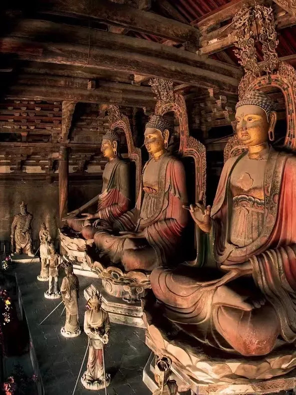 奉国寺内佛像 图源/国家地理中文网