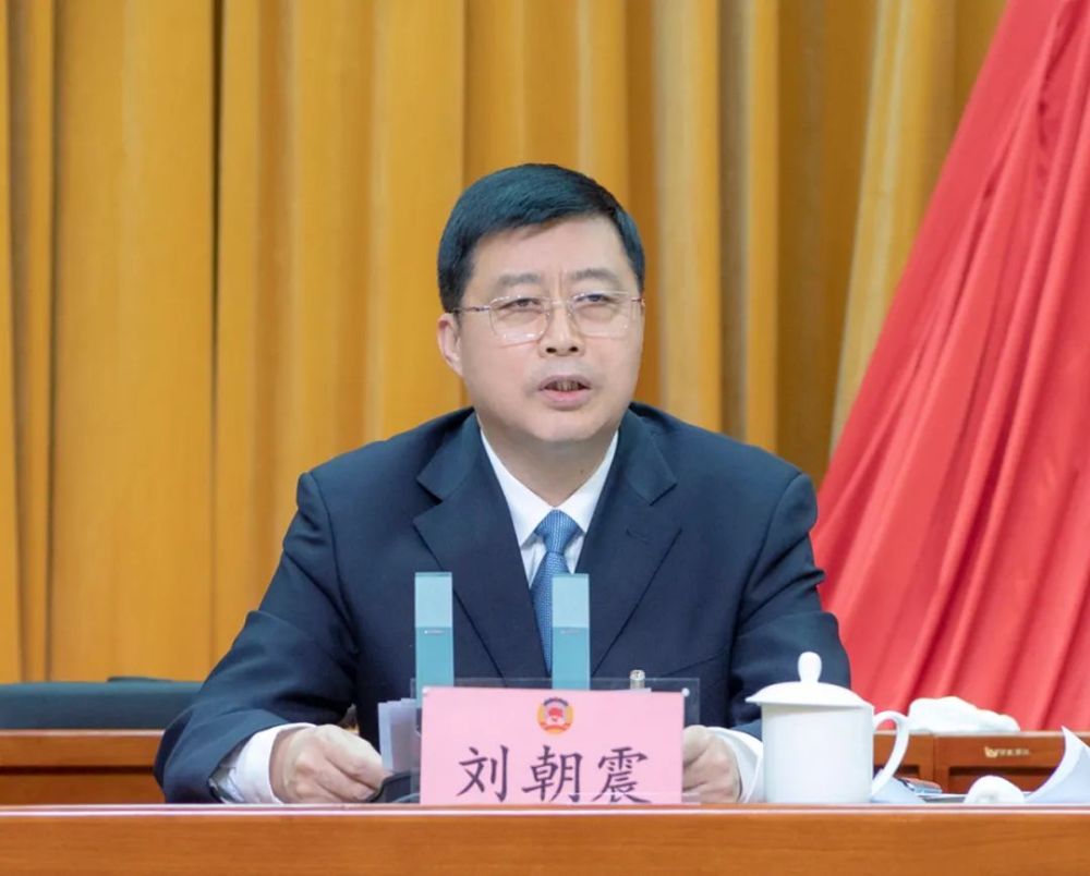 刘朝震表示,政府工作报告擘画了朝阳未来五年发展蓝图,"三大目标"和七