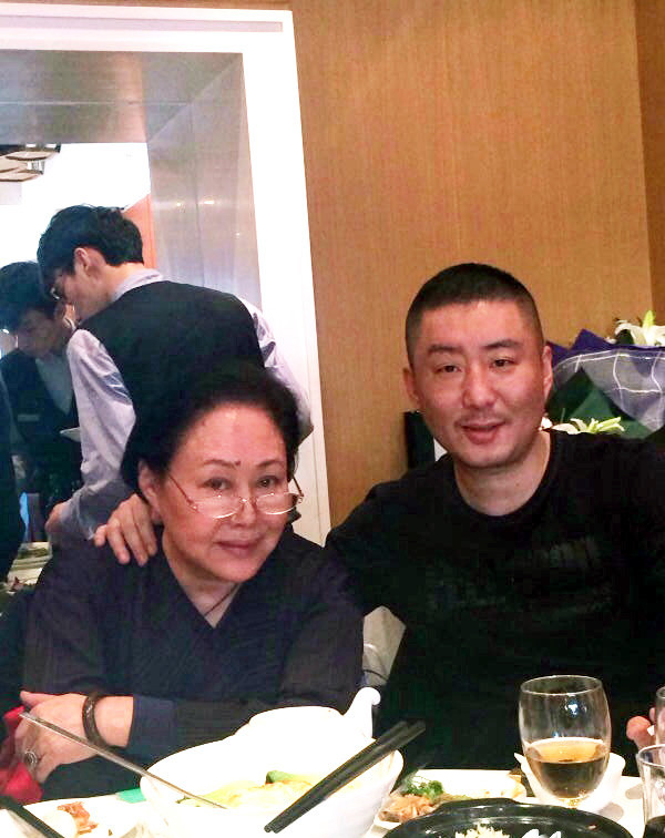 斯琴高娃的儿子孙铁我的沧桑母亲我的瘫痪父亲我带泪的亲情