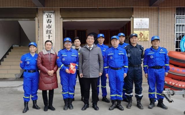 市应急管理局党委书记罗光辉走访慰问市红十字蓝天救援队