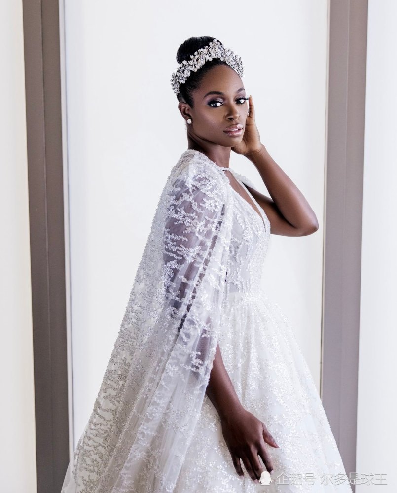 前美网冠军斯蒂文斯在社交媒体上分享了更多婚礼美照