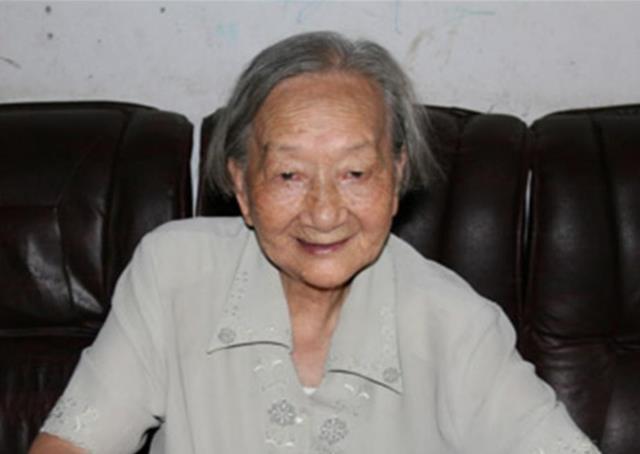 王泉媛阻击马步芳被俘45年后与副国级夫重逢拍下唯一合照