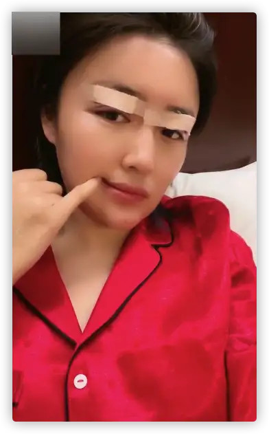 还是有些出入,因此也有网友称认不出,娇娇之前也是二人转演员,后来