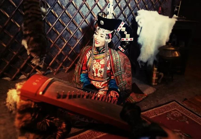 那时起,满都海被族人们正式认同为皇后,与达延汗举行婚礼.