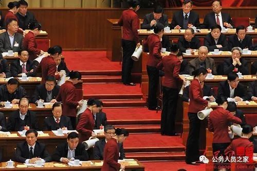 开会给领导倒水的礼仪实用必看收藏贴