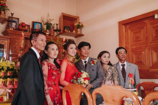 对于大部分人来说,结婚是这辈子最幸福的事情,越南一名新郎更是如此.