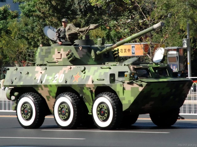 我国新型120mm车载迫击炮配备新型制导迫弹打得又快又准