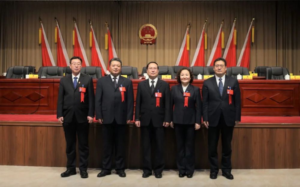 新一届正镶白旗人大常委会和政府领导班子集体亮相!_腾讯新闻