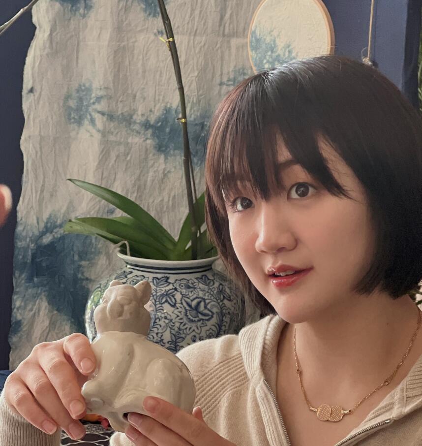 陈梦家境富裕,此前的节目中,陈梦的爸爸和妈妈在家接受了采访,陈梦一