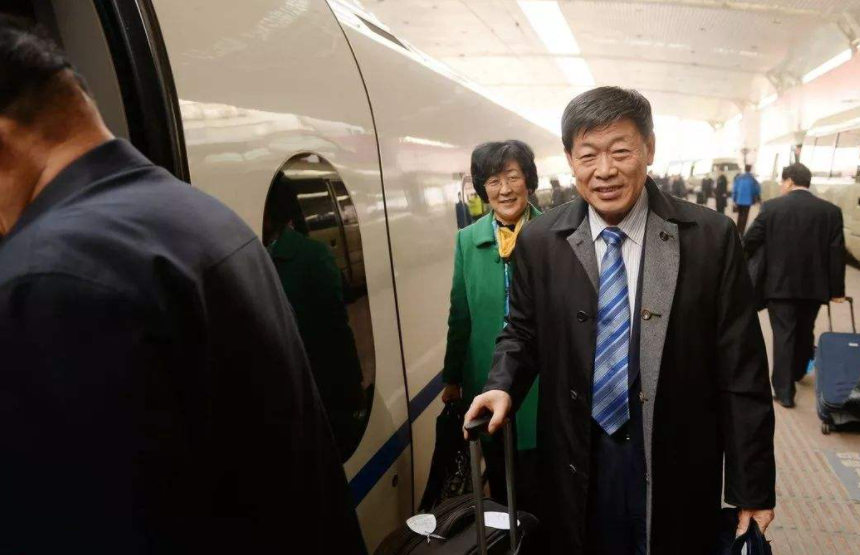 实际上,她还有一个身份,那就是魏桥创业的创始人张士平的妻子