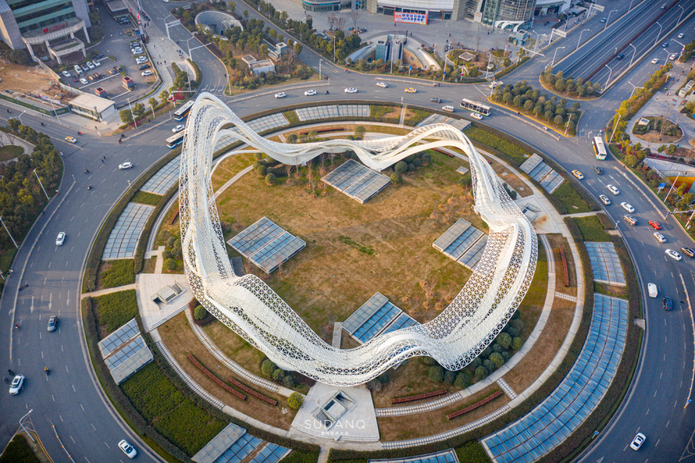 光谷广场为何被称为"宇宙中心"?是武汉人自嗨还是真有实力