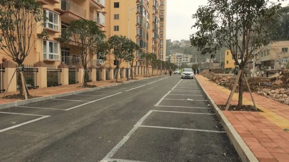 迈出新步伐取得新成效关岭滨河路赶集市场即将搬迁