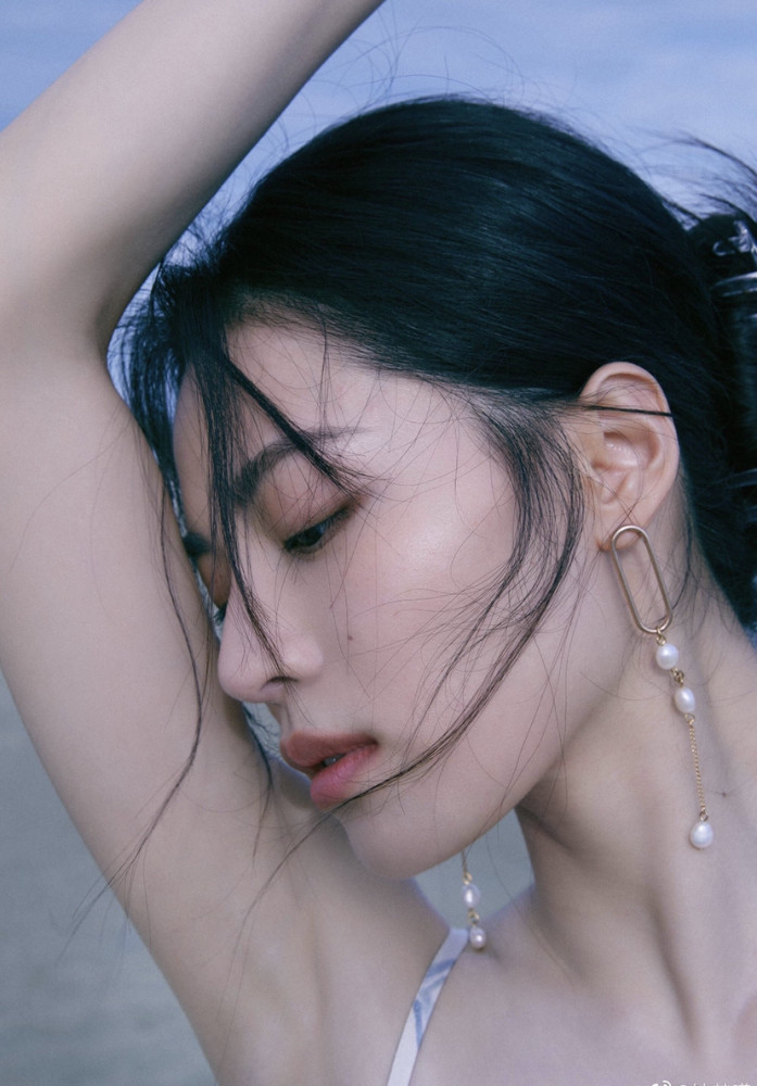 钟楚曦,不愧是《王牌部队》女主角,天生丽质,艳压群芳_腾讯新闻