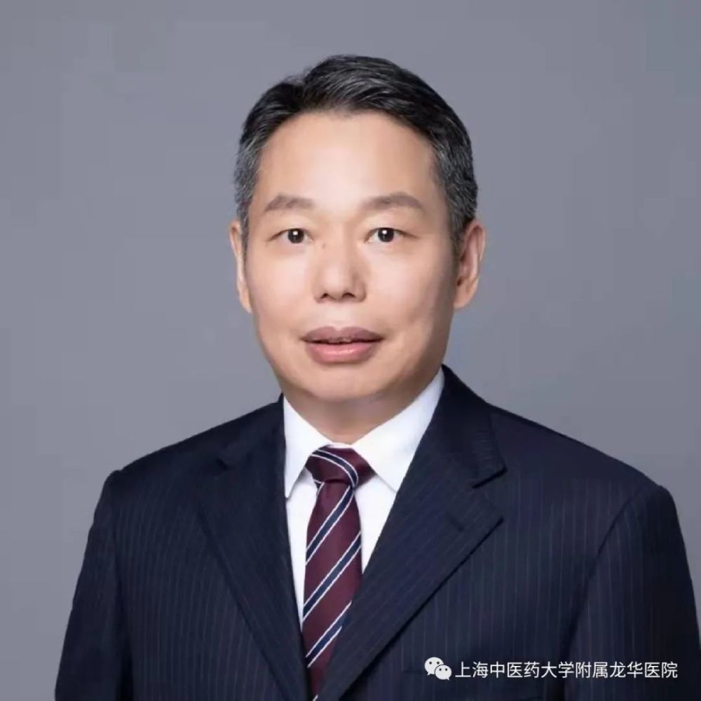 医院开展了"龙华医院名中医"选拔工作,共39名专家被授予"龙华医院名