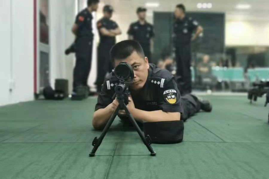 致敬警察节张恩海特警队里的先锋教官