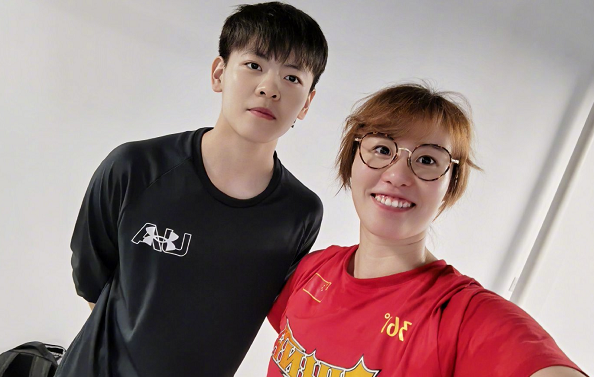 傅园慧迎26岁生日!洪荒少女从顶流变老将,爸爸送暖心祝福_腾讯新闻