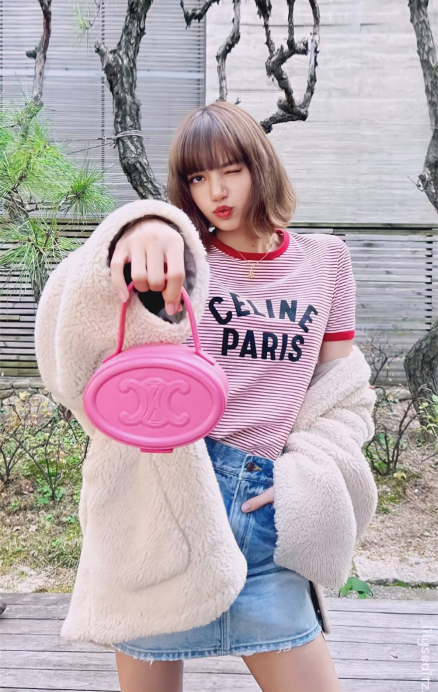 lisa脏粉色毛线帽新造型真的是元气满满小表情好可爱