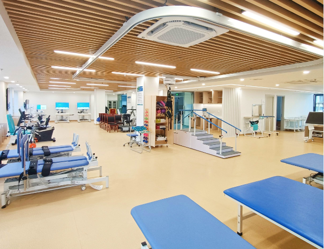 专业康复服务团队和机器人就在家门口浦东9个社区开设现代化康复中心