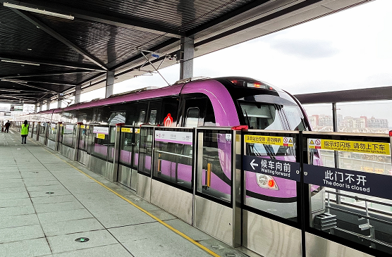 地铁通车,从麒麟门到马群站,路程4分钟,路费2块钱.