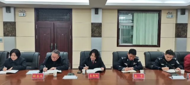 座谈会,听取辰溪县院的刑事执行检察工作汇报,县检察院副检察长易朝阳