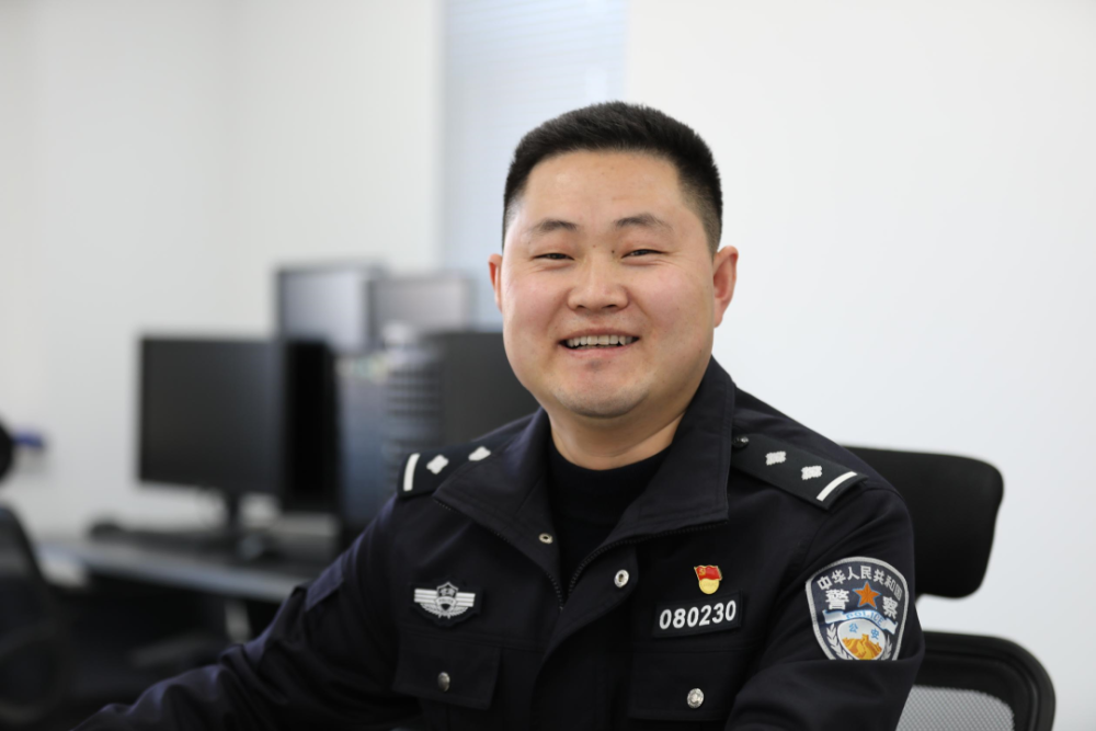 你好警察节愿你被这110张笑脸温暖