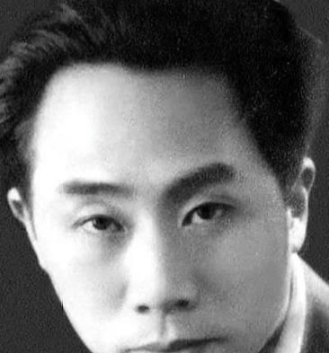 他于1923年入团,次年随孙炳文(孙维世之父)前往欧洲勤工俭学,在德国由