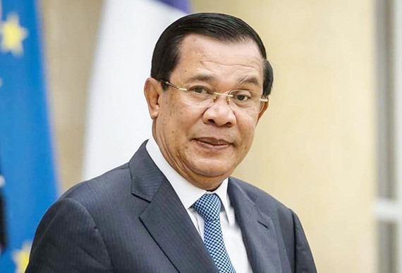 柬埔寨首相洪森今天发表纪念战胜波尔布特种族灭绝政权43周年电文讲话