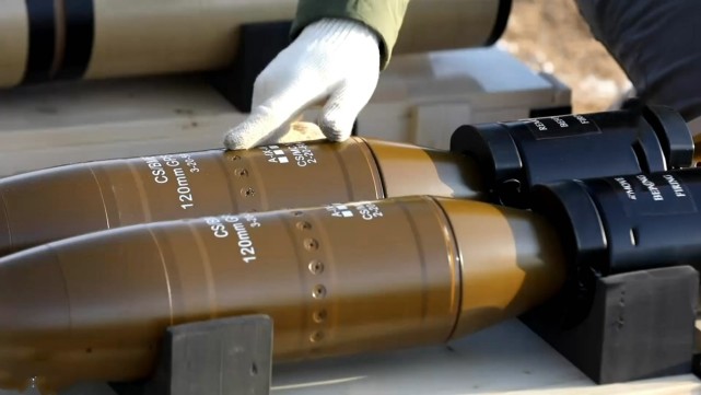 国产猛士120自行迫击炮亮相?全自动化装弹机,炮不离车就可发射