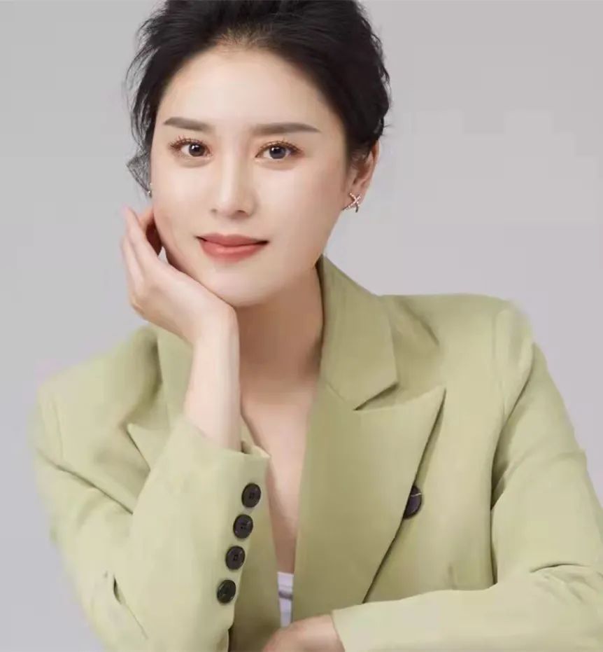 林婧,小梅诵读工作室主播.