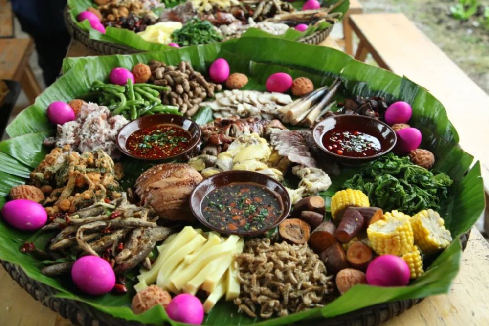 了不起的黔南美食瑶王宴酸肉