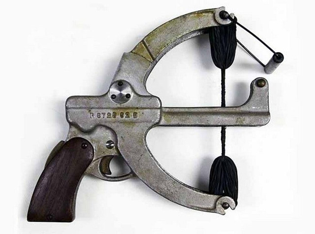 二战时的别样冷兵器两款军用弹弓