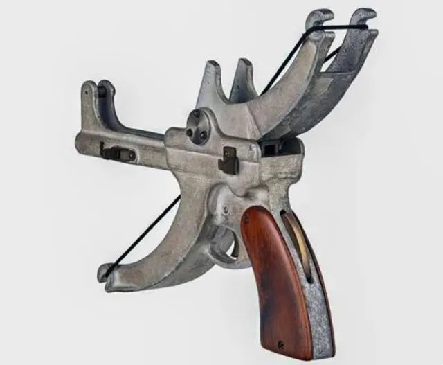 二战时的别样冷兵器,两款军用弹弓-腾讯新闻