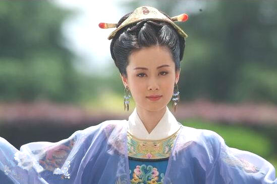 在电视剧《桃花扇传奇》扮演过"秦淮八艳"之一的董小宛;在《武媚娘